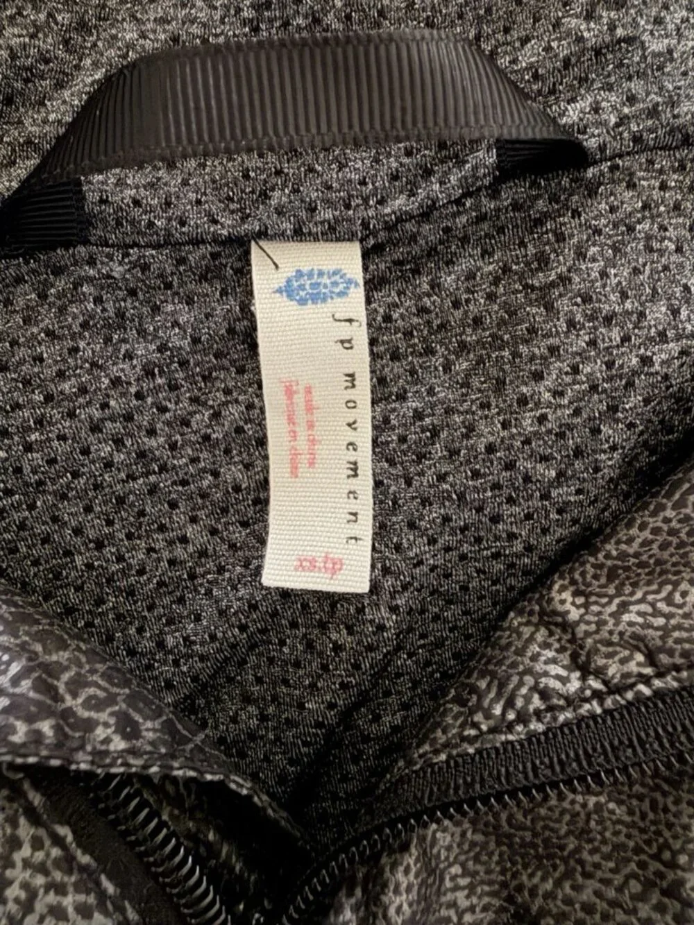 Free People Movement Cropped Windbreaker Snake Print Hoodie Anorak Size XS